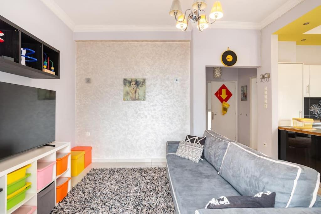 Apartment With Terrace In Piraiki Pireu Exterior foto