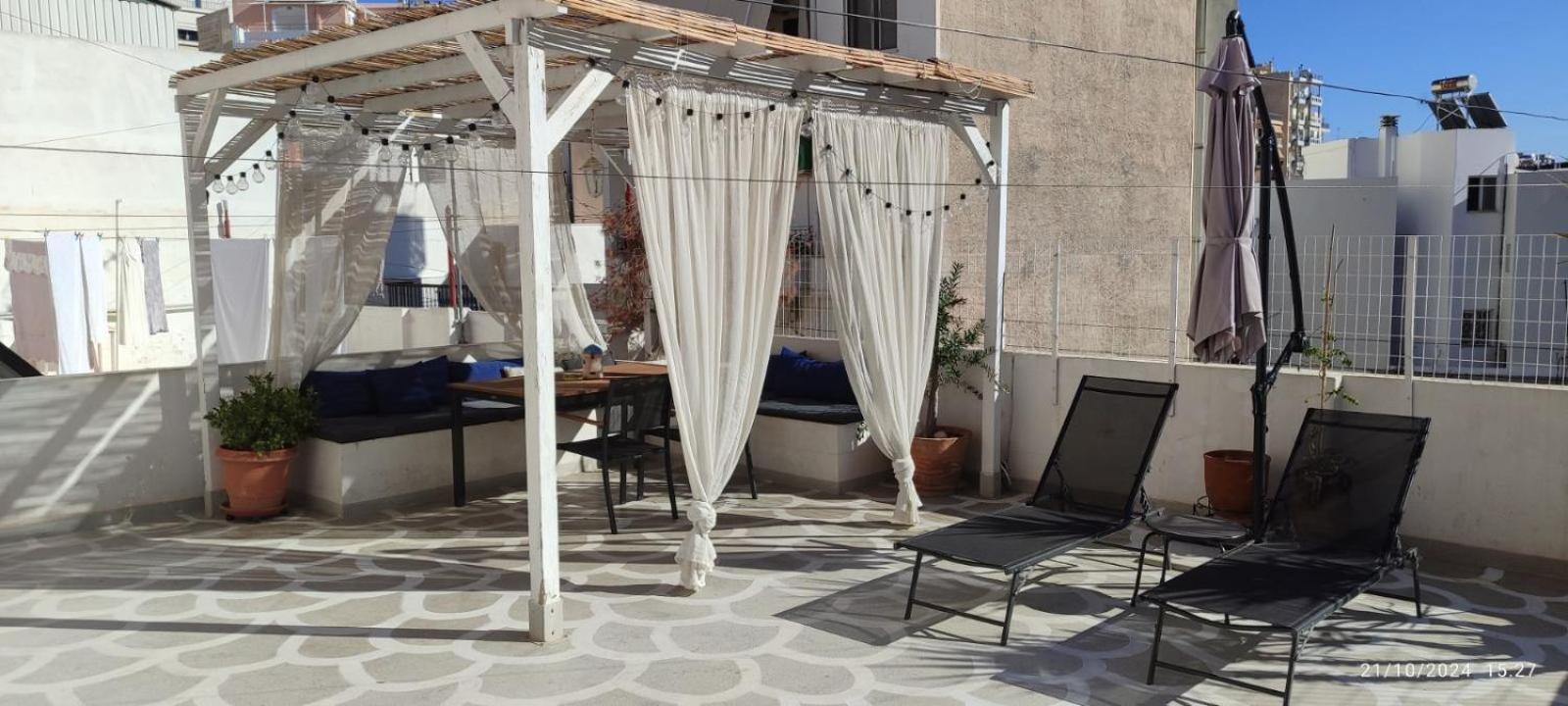 Apartment With Terrace In Piraiki Pireu Exterior foto