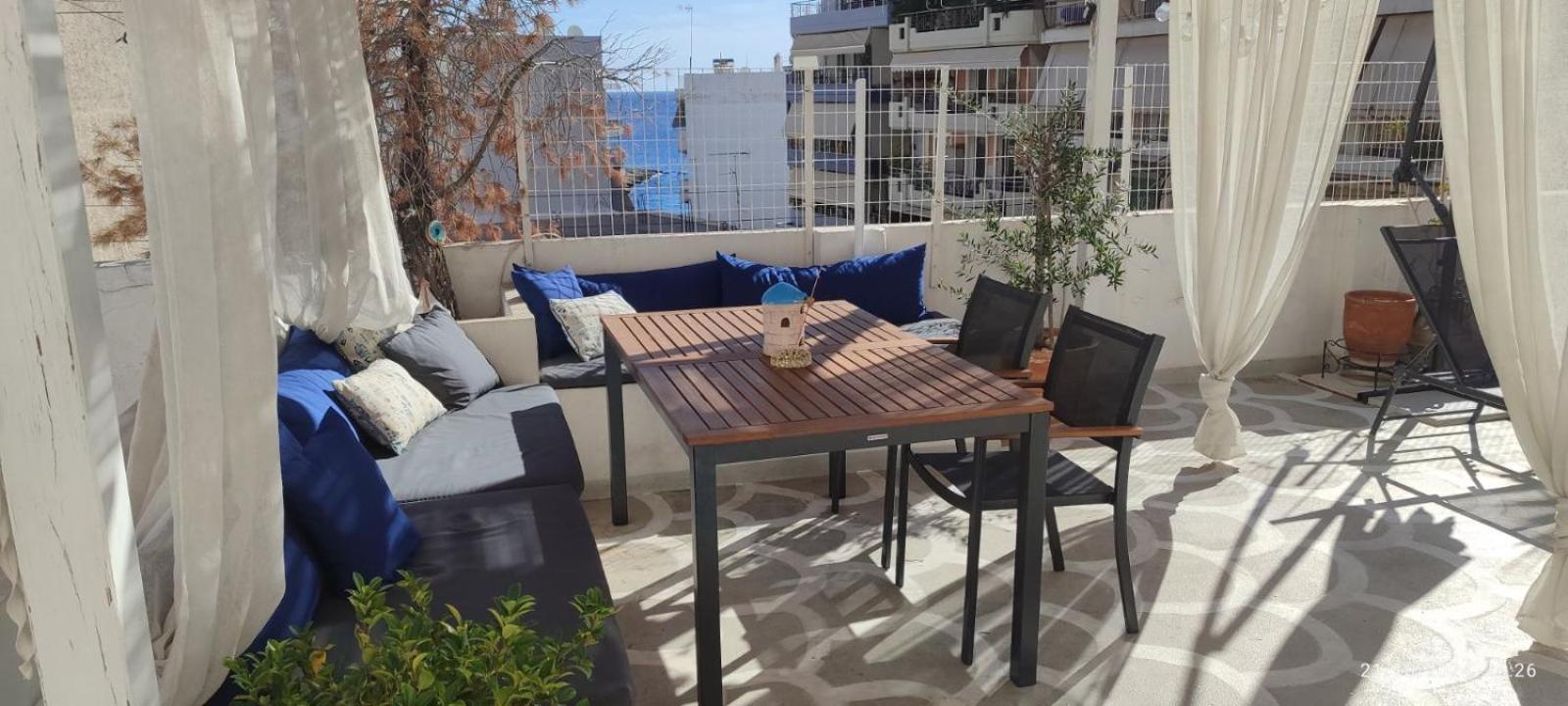Apartment With Terrace In Piraiki Pireu Exterior foto
